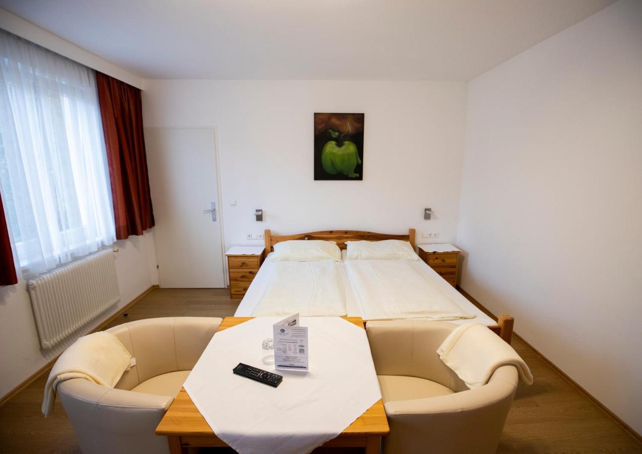 Hotel-Gasthof Martinek Baden Exteriör bild
