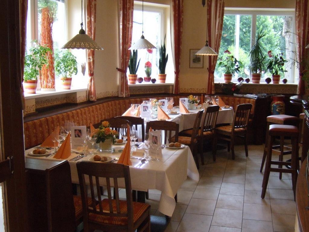 Hotel-Gasthof Martinek Baden Exteriör bild