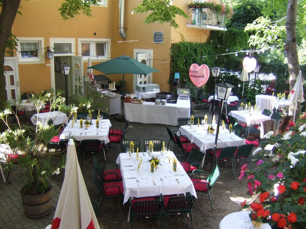 Hotel-Gasthof Martinek Baden Exteriör bild